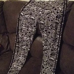 Skull print, no boundaries, size 11/13 leggings